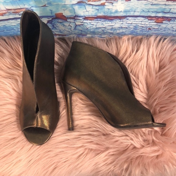 𝅺FERGIE FootWear Heels - Picture 3 of 9